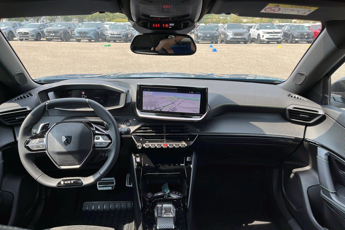 PEUGEOT 2008 Hybrid 145 e-DCS6 GT
