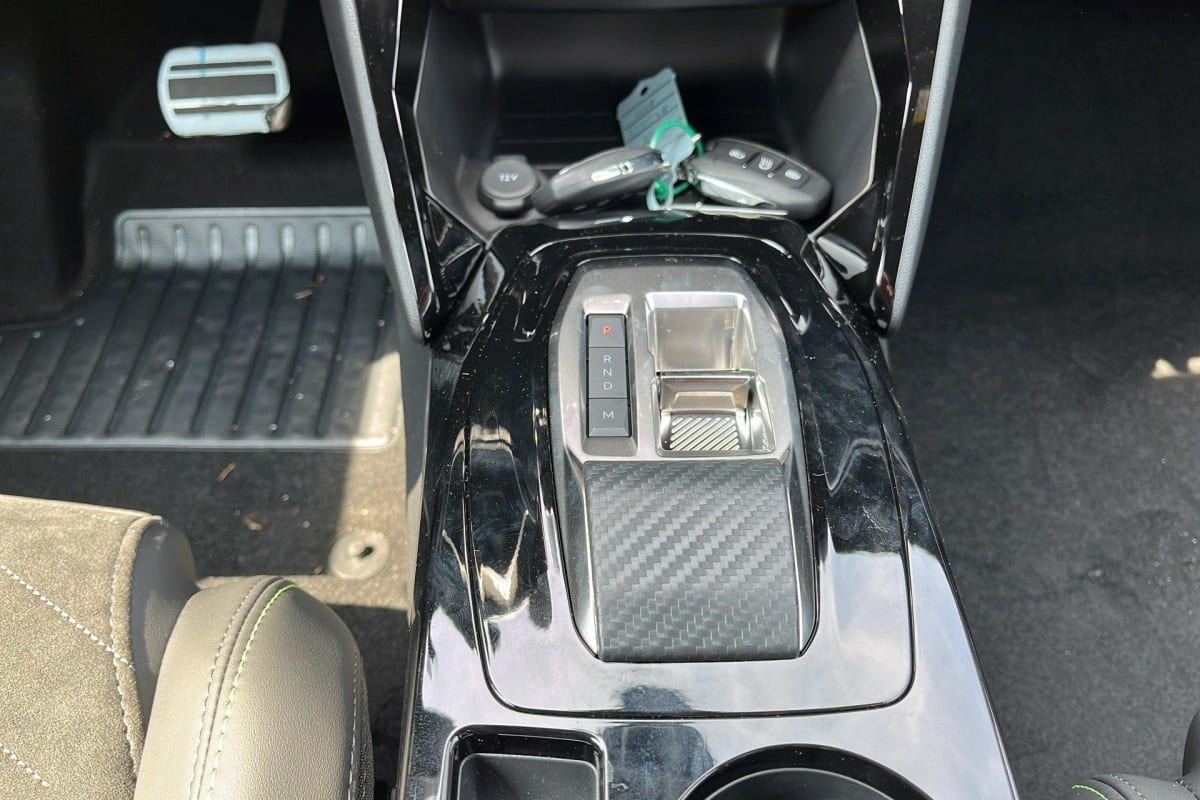 PEUGEOT 2008 Hybrid 145 e-DCS6 GT