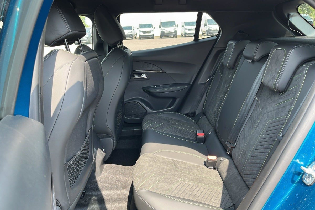 PEUGEOT 2008 Hybrid 145 e-DCS6 GT