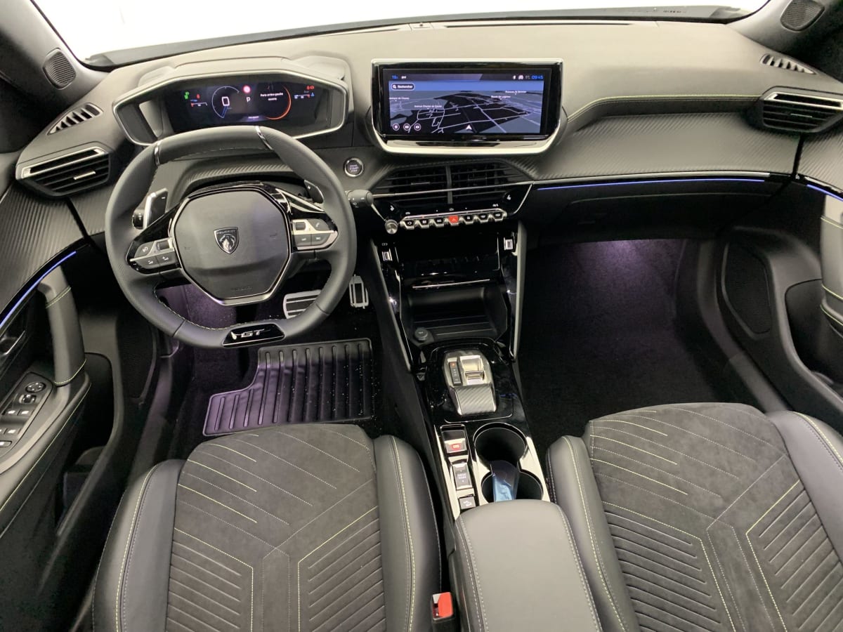 PEUGEOT 2008 Hybrid 145 e-DCS6 GT