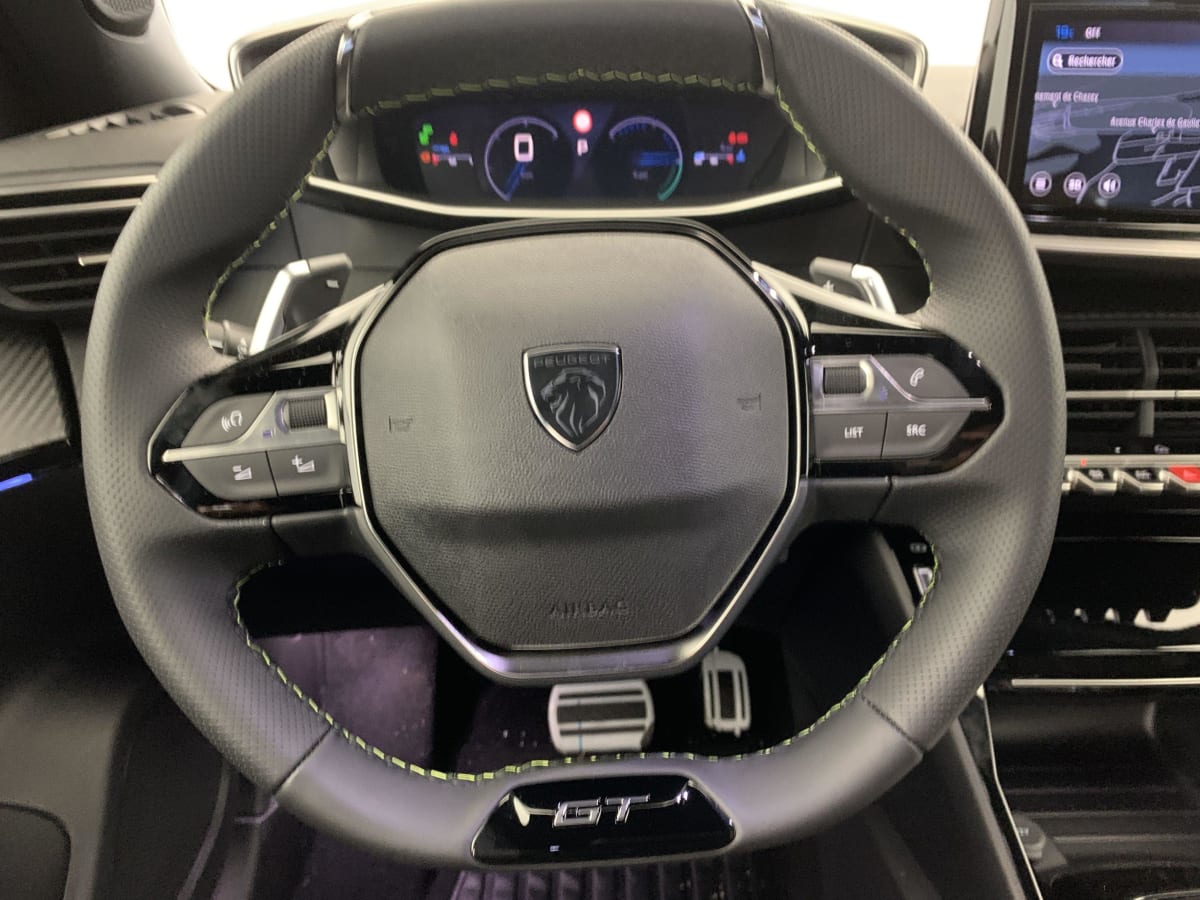 PEUGEOT 2008 Hybrid 145 e-DCS6 GT
