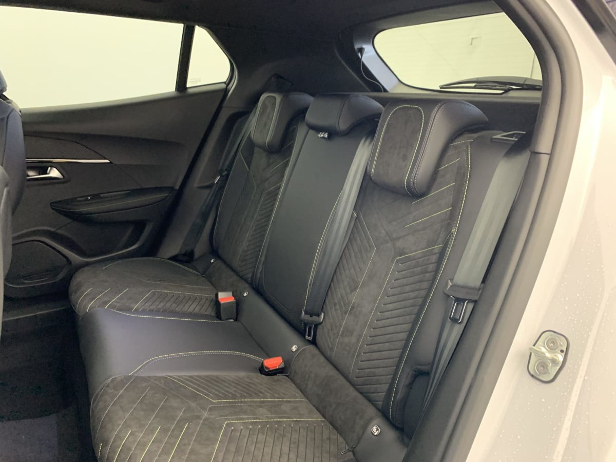 PEUGEOT 2008 Hybrid 145 e-DCS6 GT