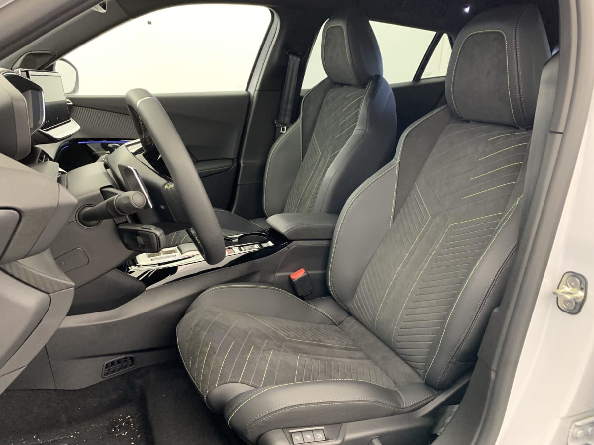 PEUGEOT 2008 Hybrid 145 e-DCS6 GT