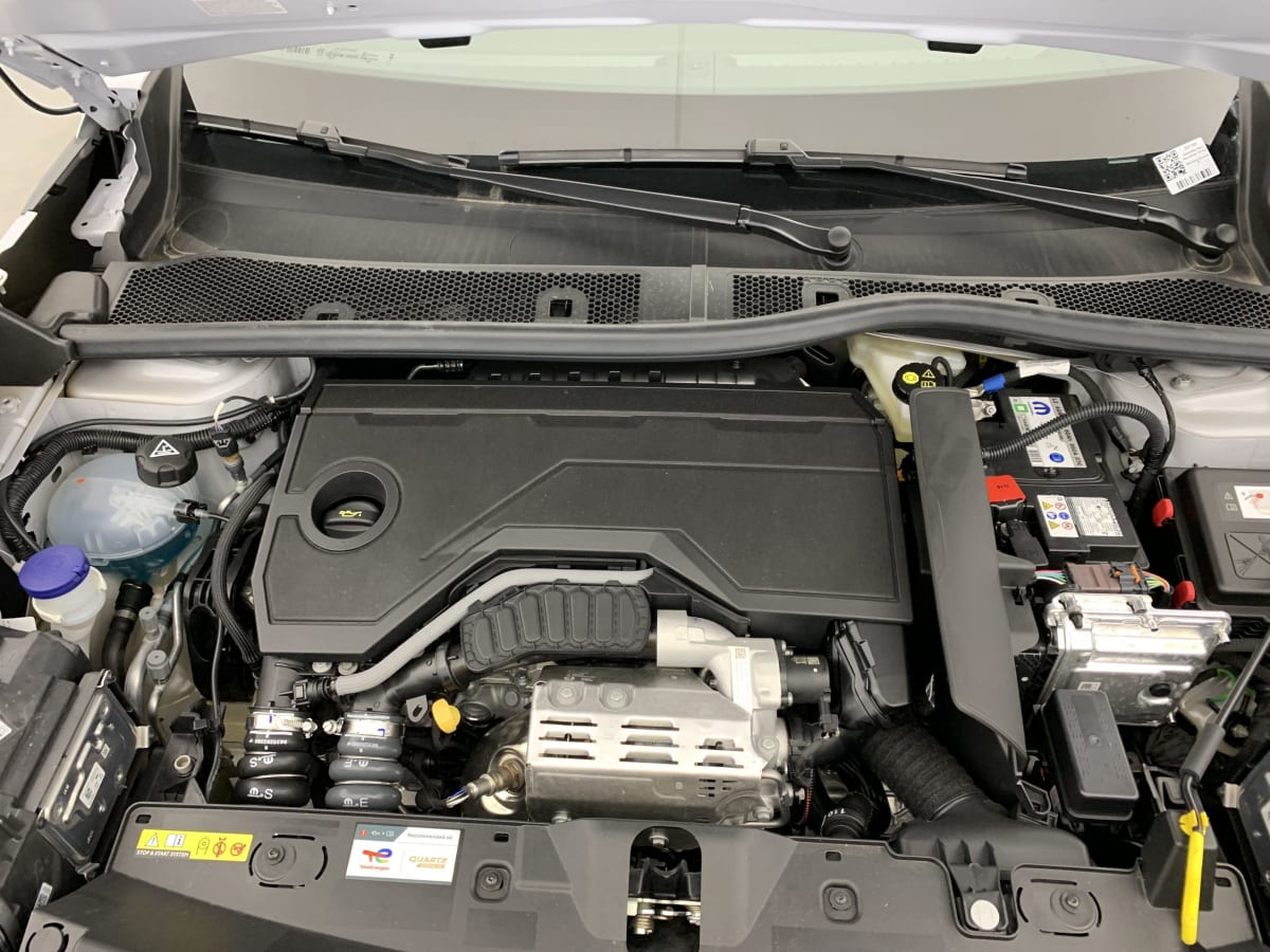 PEUGEOT 2008 Hybrid 145 e-DCS6 GT