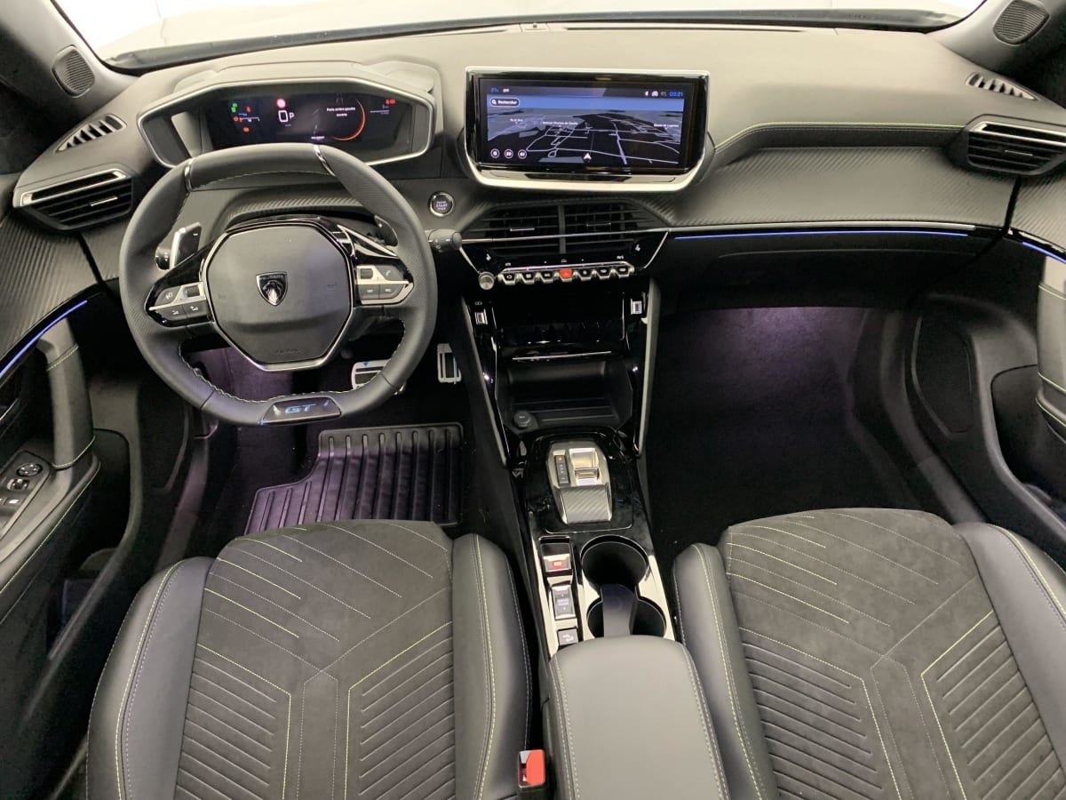 PEUGEOT 2008 Hybrid 145 e-DCS6 GT