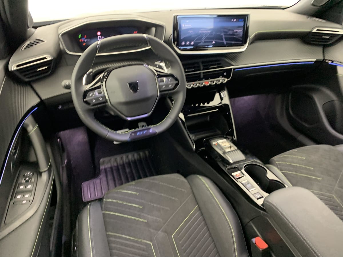 PEUGEOT 2008 Hybrid 145 e-DCS6 GT