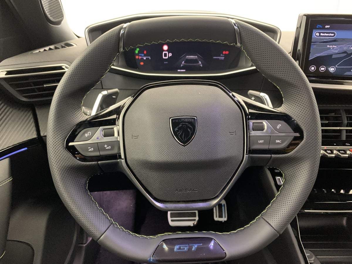 PEUGEOT 2008 Hybrid 145 e-DCS6 GT