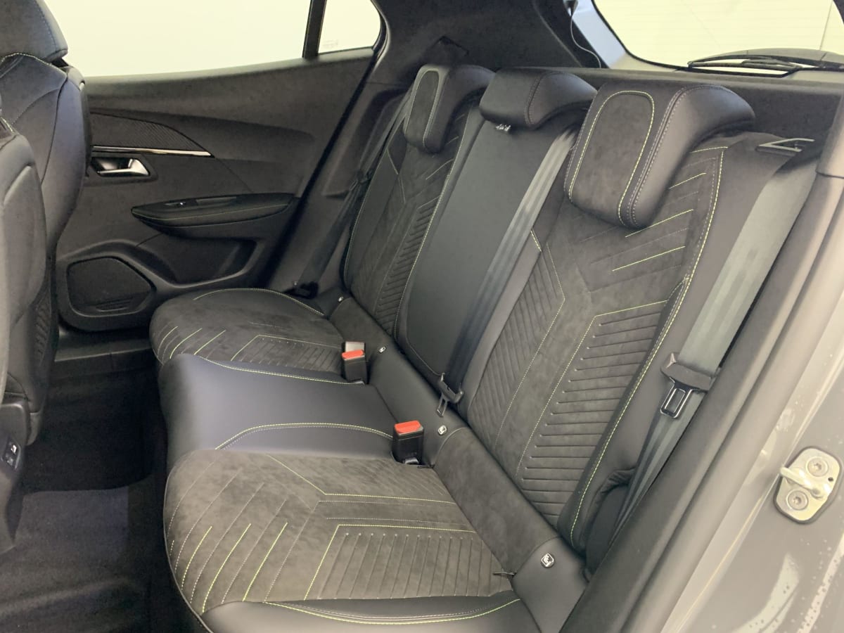 PEUGEOT 2008 Hybrid 145 e-DCS6 GT