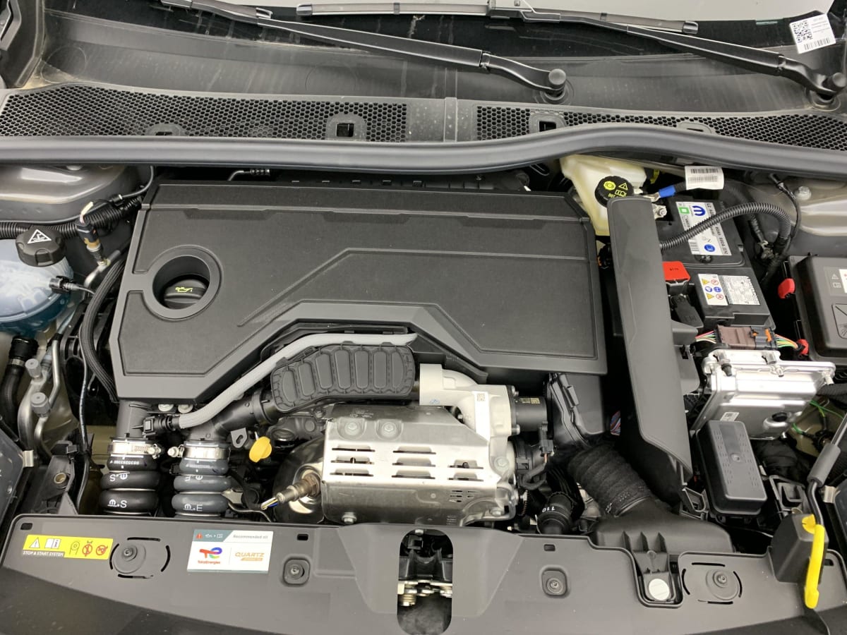 PEUGEOT 2008 Hybrid 145 e-DCS6 GT