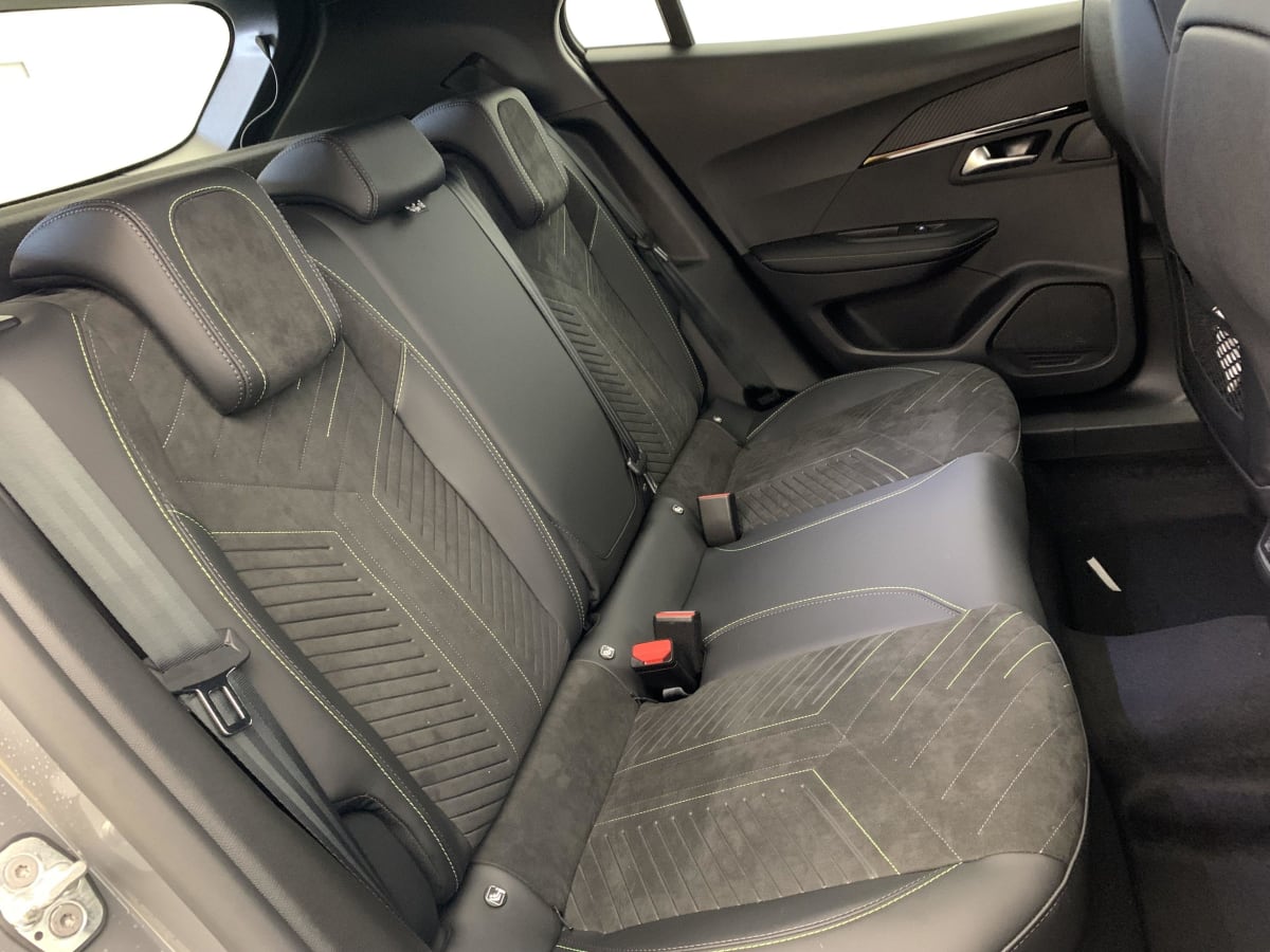 PEUGEOT 2008 Hybrid 145 e-DCS6 GT