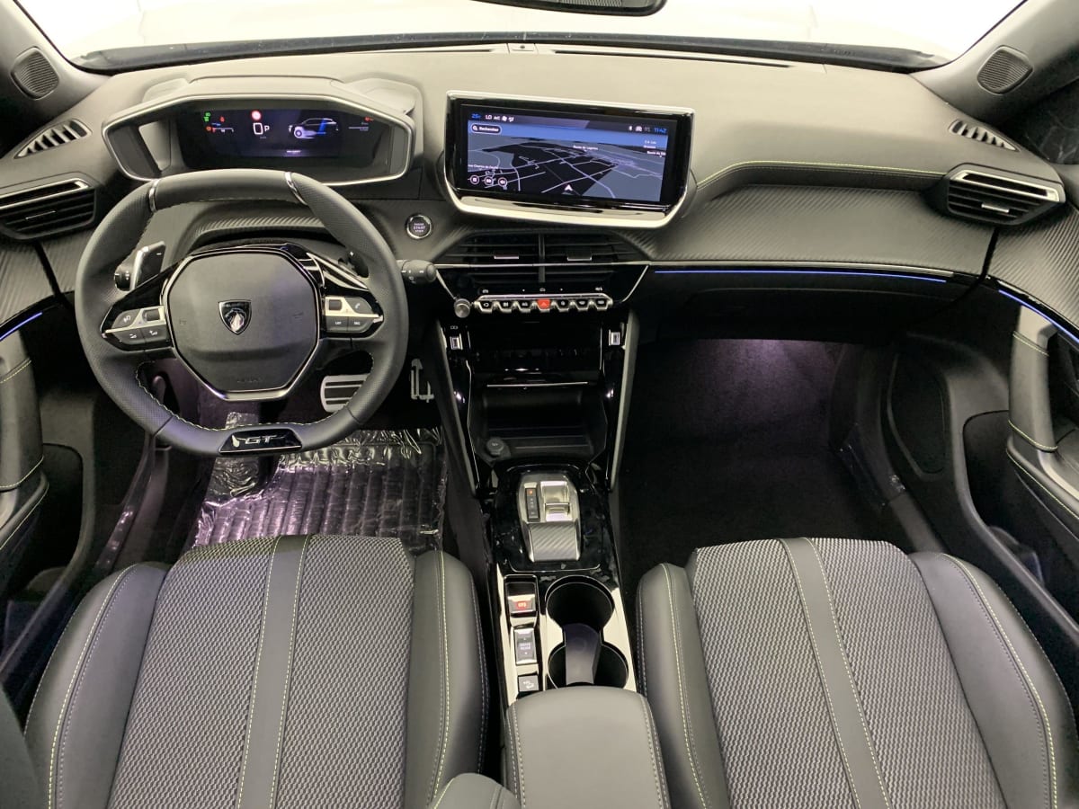PEUGEOT 2008 Hybrid 145 e-DCS6 GT
