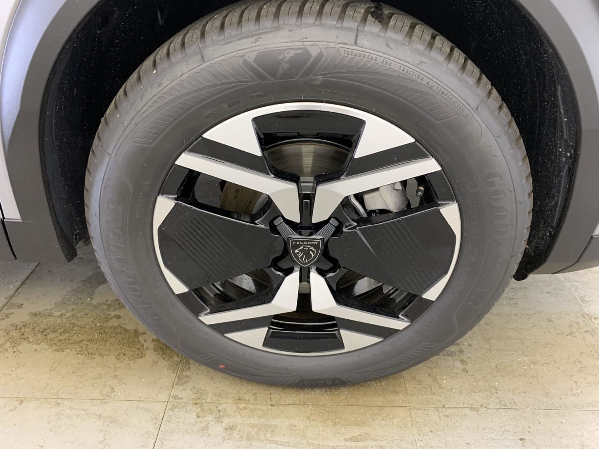 PEUGEOT 2008 Hybrid 145 e-DCS6 GT