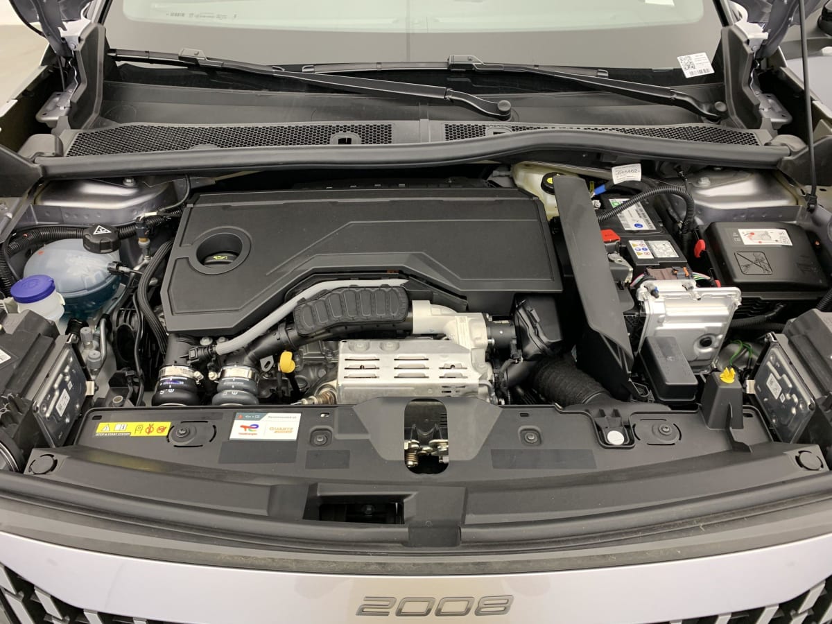 PEUGEOT 2008 Hybrid 145 e-DCS6 GT
