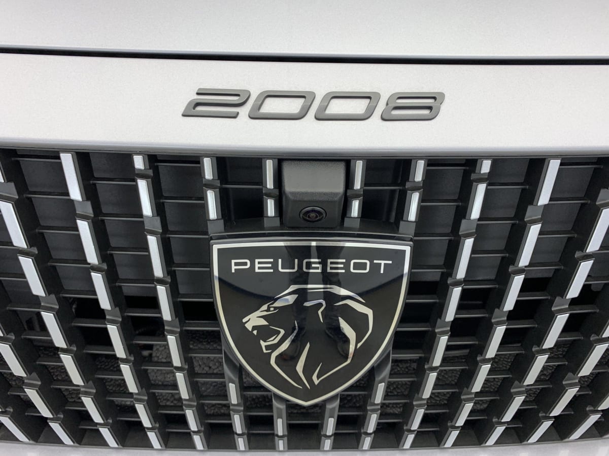 PEUGEOT 2008 Hybrid 145 e-DCS6 GT