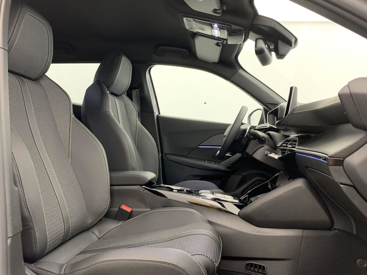 PEUGEOT 2008 Hybrid 145 e-DCS6 GT