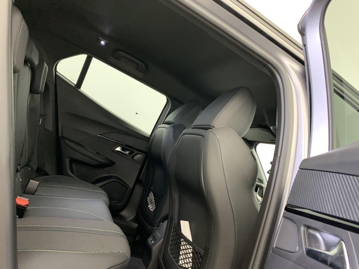 PEUGEOT 2008 Hybrid 145 e-DCS6 GT