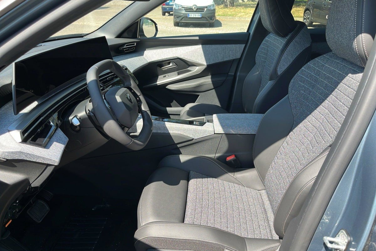 PEUGEOT 3008 Hybrid 145 e-DCS6 Allure