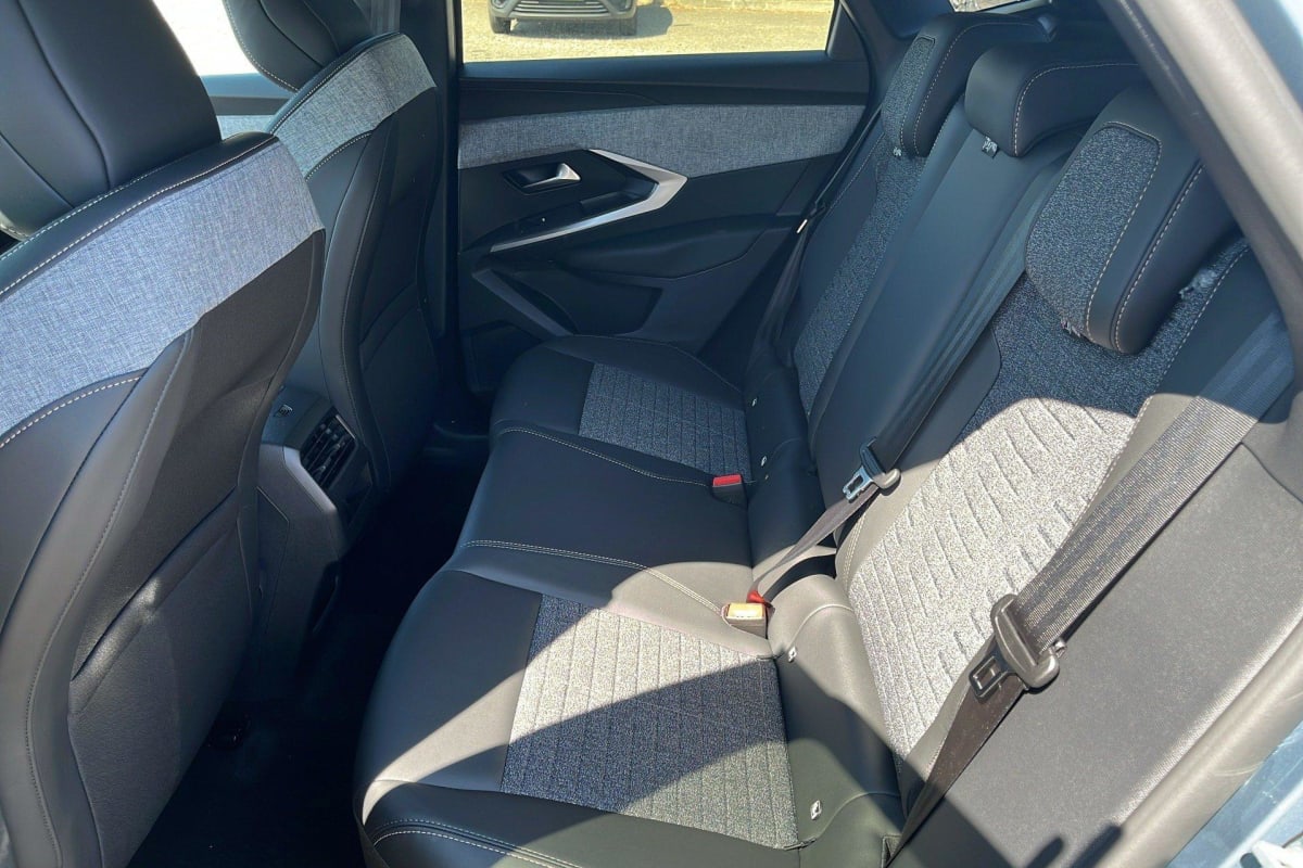 PEUGEOT 3008 Hybrid 145 e-DCS6 Allure