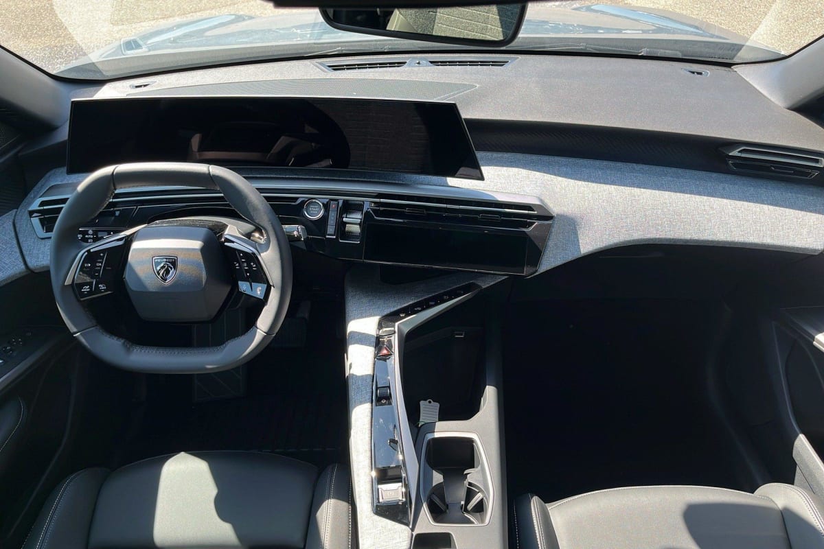 PEUGEOT 3008 Hybrid 145 e-DCS6 Allure