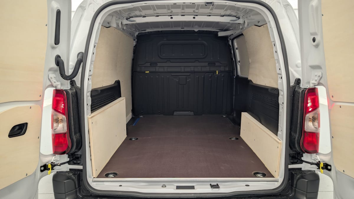 PEUGEOT PARTNER XL 950 KG BLUEHDI 130 S S EAT8