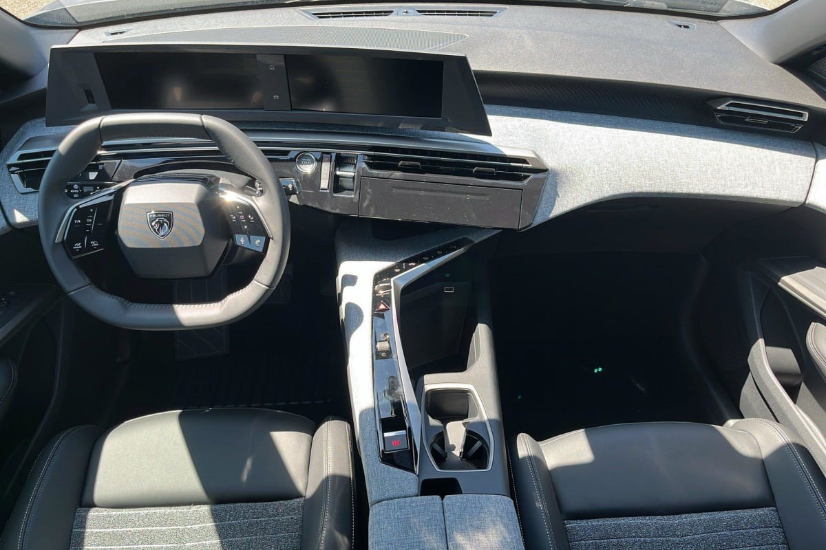 PEUGEOT 3008 Hybrid 145 e-DCS6 Allure + Sièges chauffants