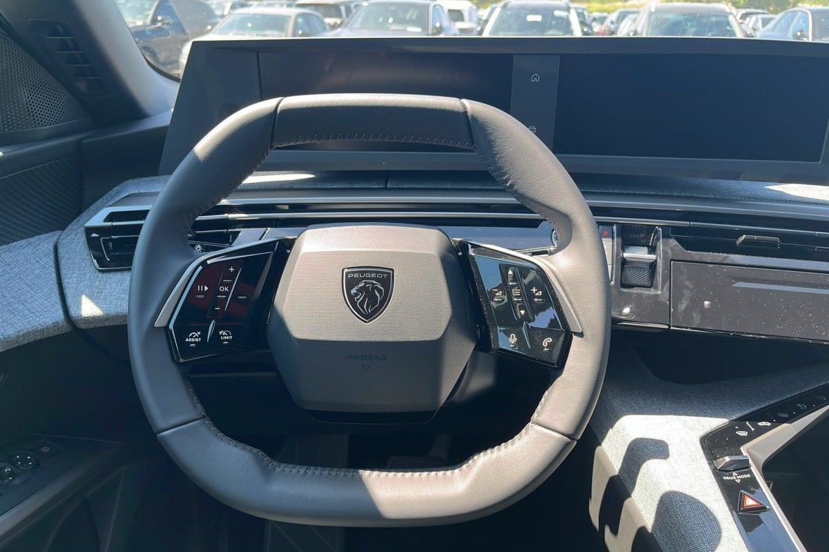 PEUGEOT 3008 Hybrid 145 e-DCS6 Allure + Sièges chauffants