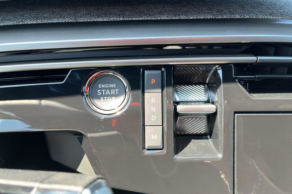 PEUGEOT 3008 Hybrid 145 e-DCS6 Allure + Sièges chauffants