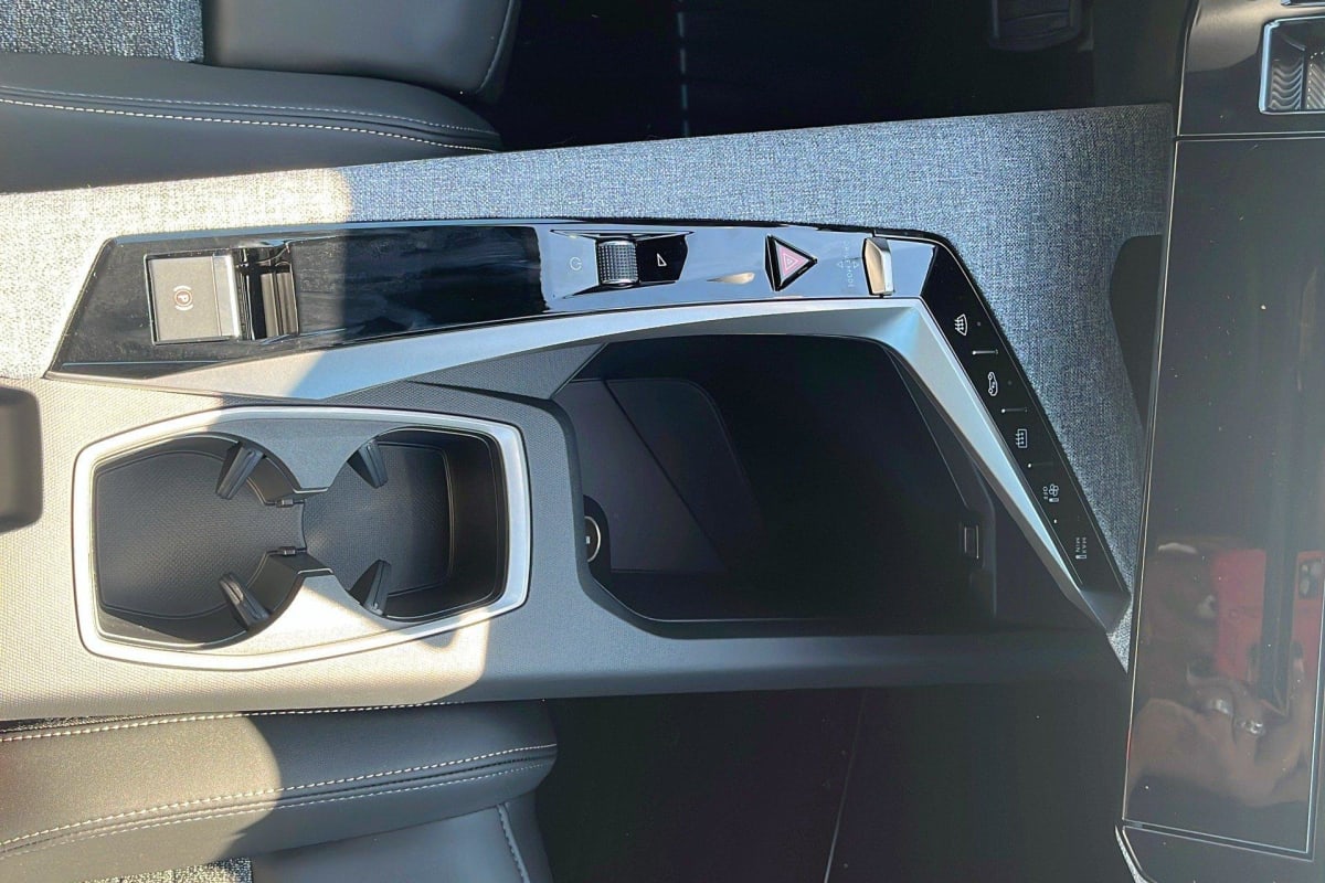 PEUGEOT 3008 Hybrid 145 e-DCS6 Allure + Sièges chauffants