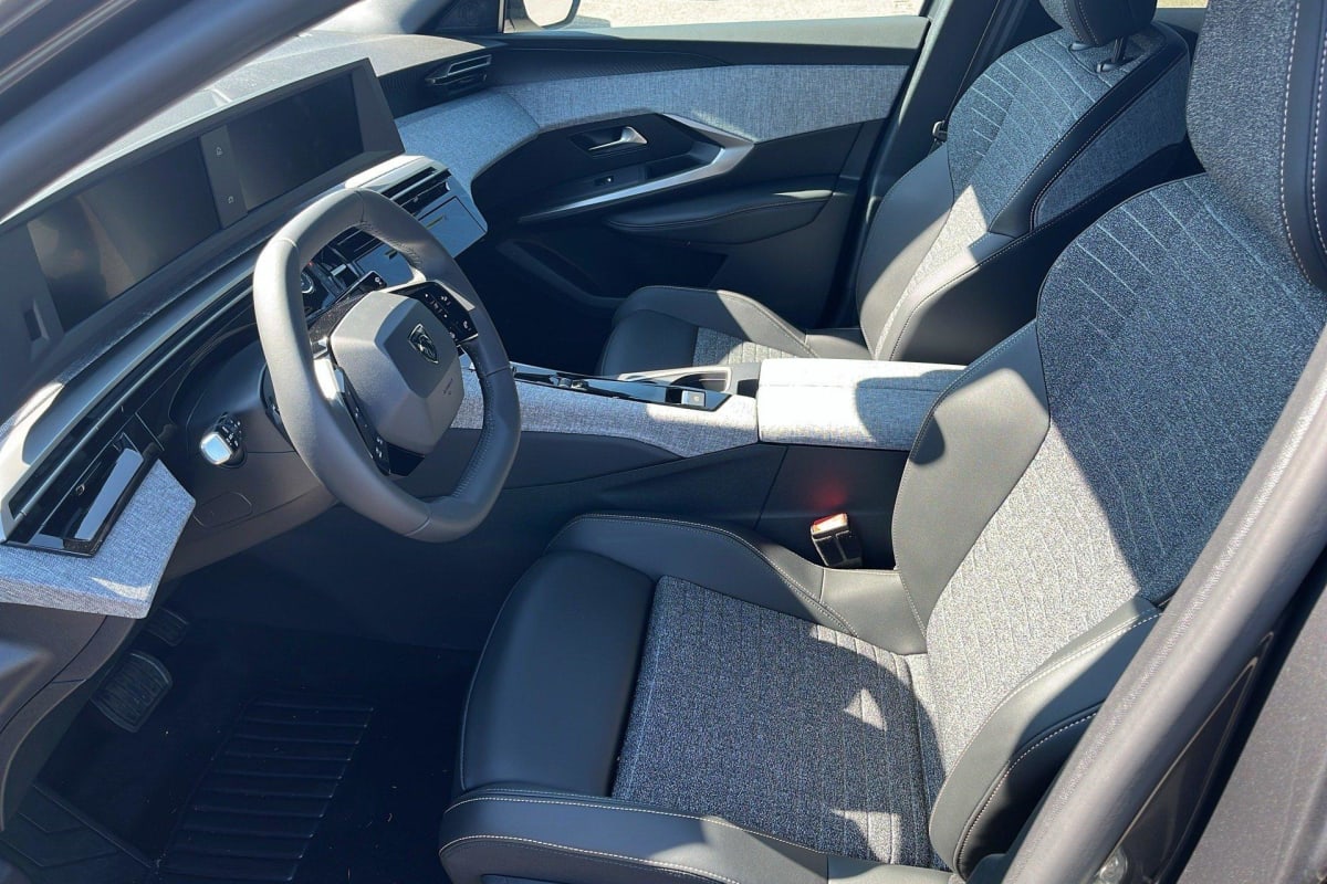PEUGEOT 3008 Hybrid 145 e-DCS6 Allure + Sièges chauffants