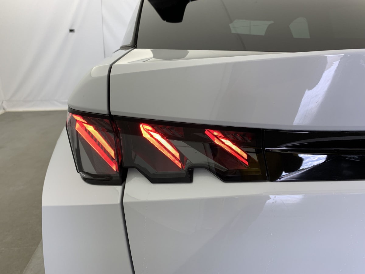 PEUGEOT 3008 Hybrid 145 e-DCS6 GT