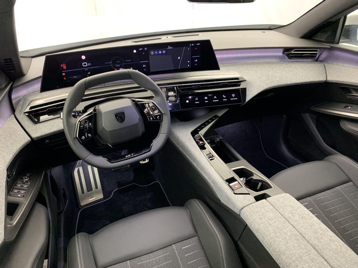 PEUGEOT 3008 Hybrid 145 e-DCS6 GT