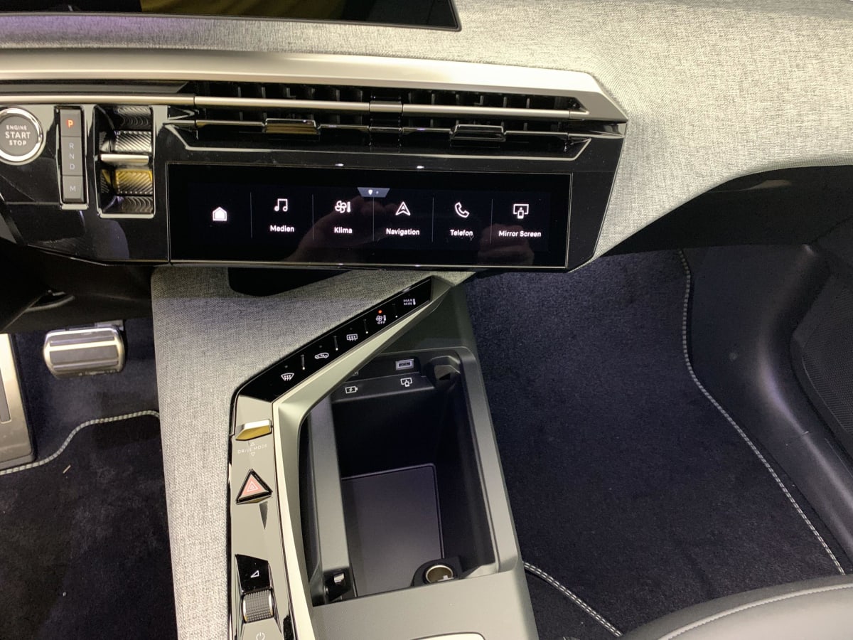 PEUGEOT 3008 Hybrid 145 e-DCS6 GT