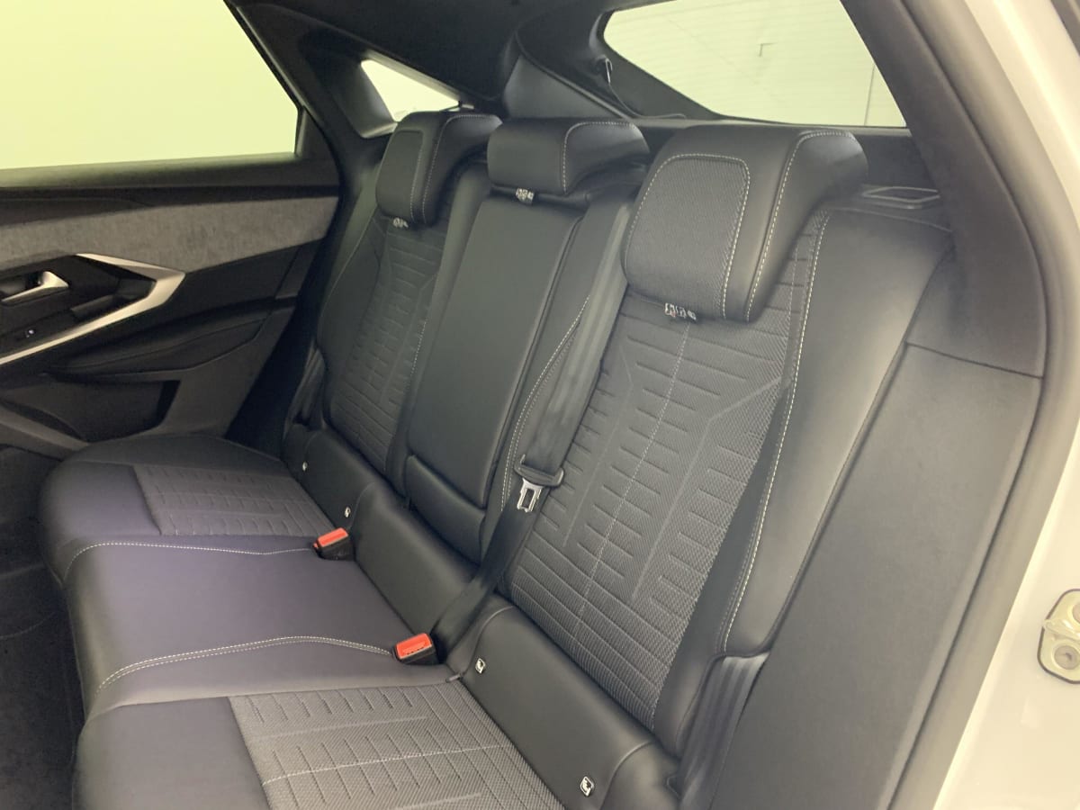 PEUGEOT 3008 Hybrid 145 e-DCS6 GT