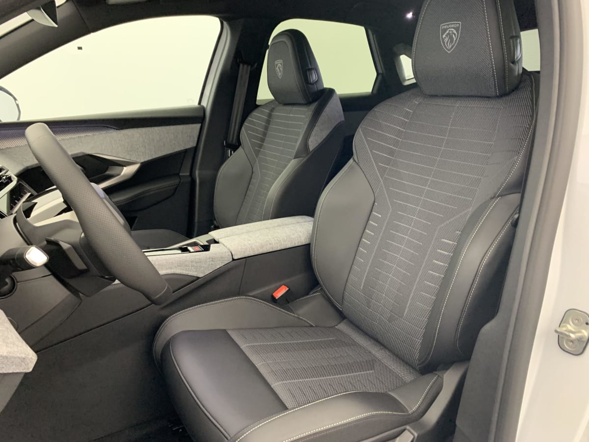 PEUGEOT 3008 Hybrid 145 e-DCS6 GT
