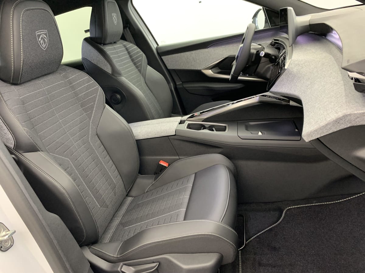 PEUGEOT 3008 Hybrid 145 e-DCS6 GT
