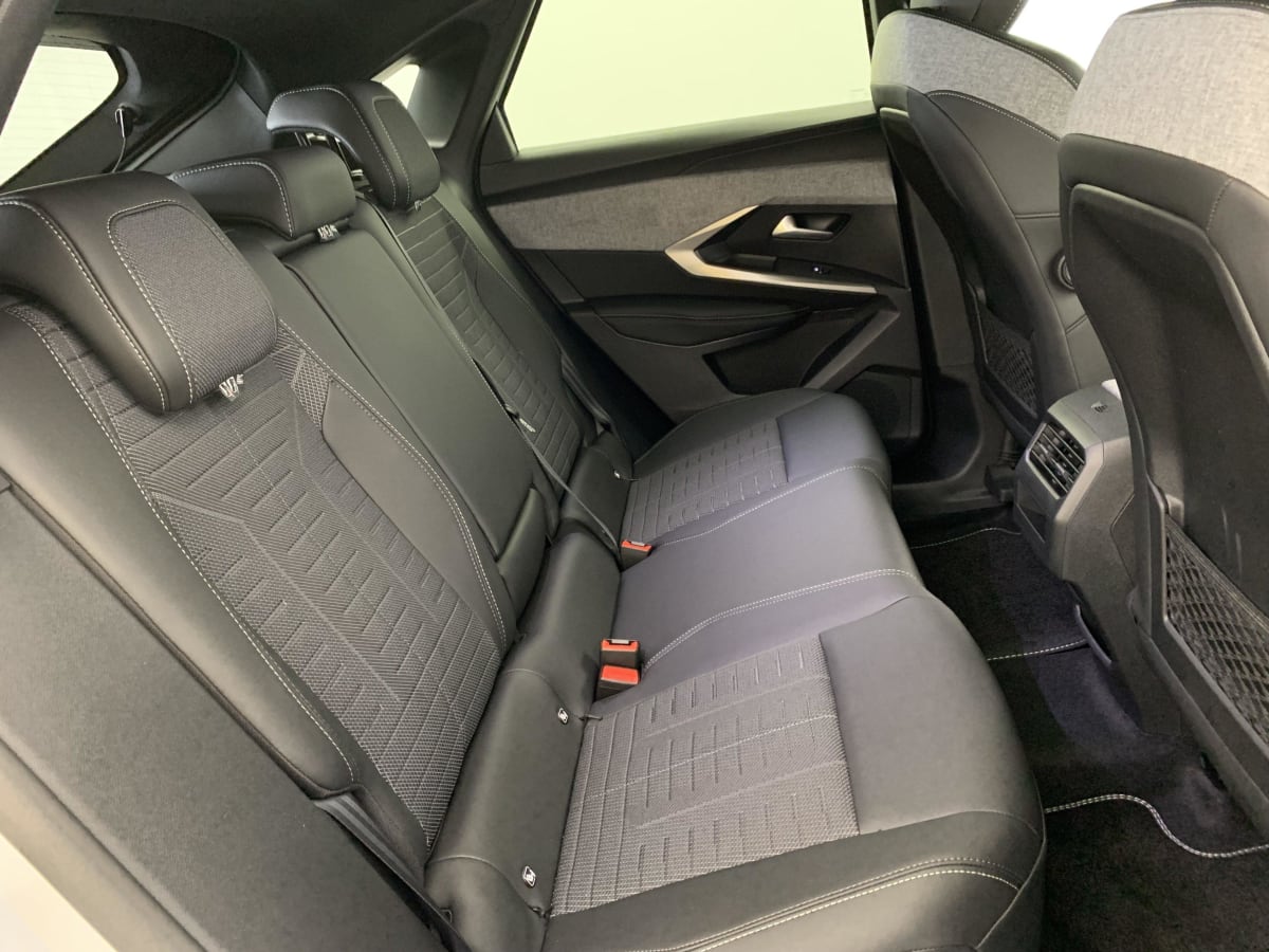 PEUGEOT 3008 Hybrid 145 e-DCS6 GT