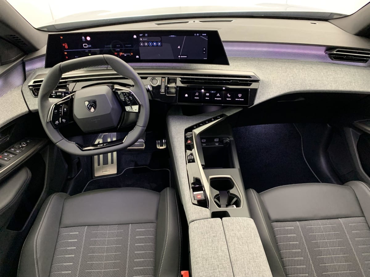 PEUGEOT 3008 Hybrid 145 e-DCS6 GT