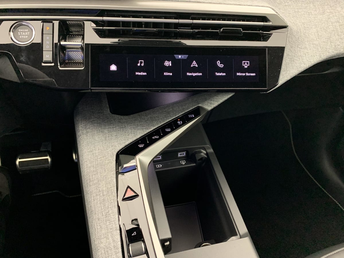 PEUGEOT 3008 Hybrid 145 e-DCS6 GT