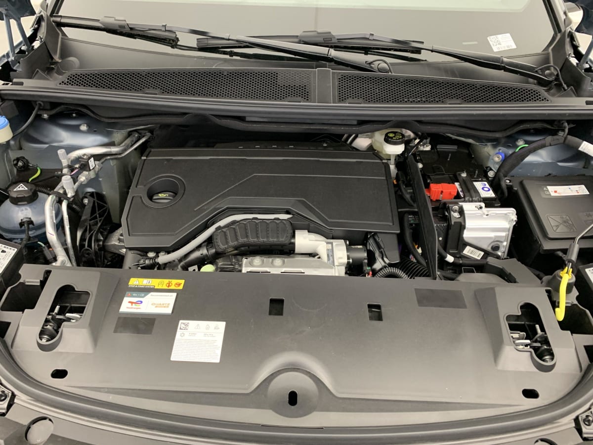 PEUGEOT 3008 Hybrid 145 e-DCS6 GT