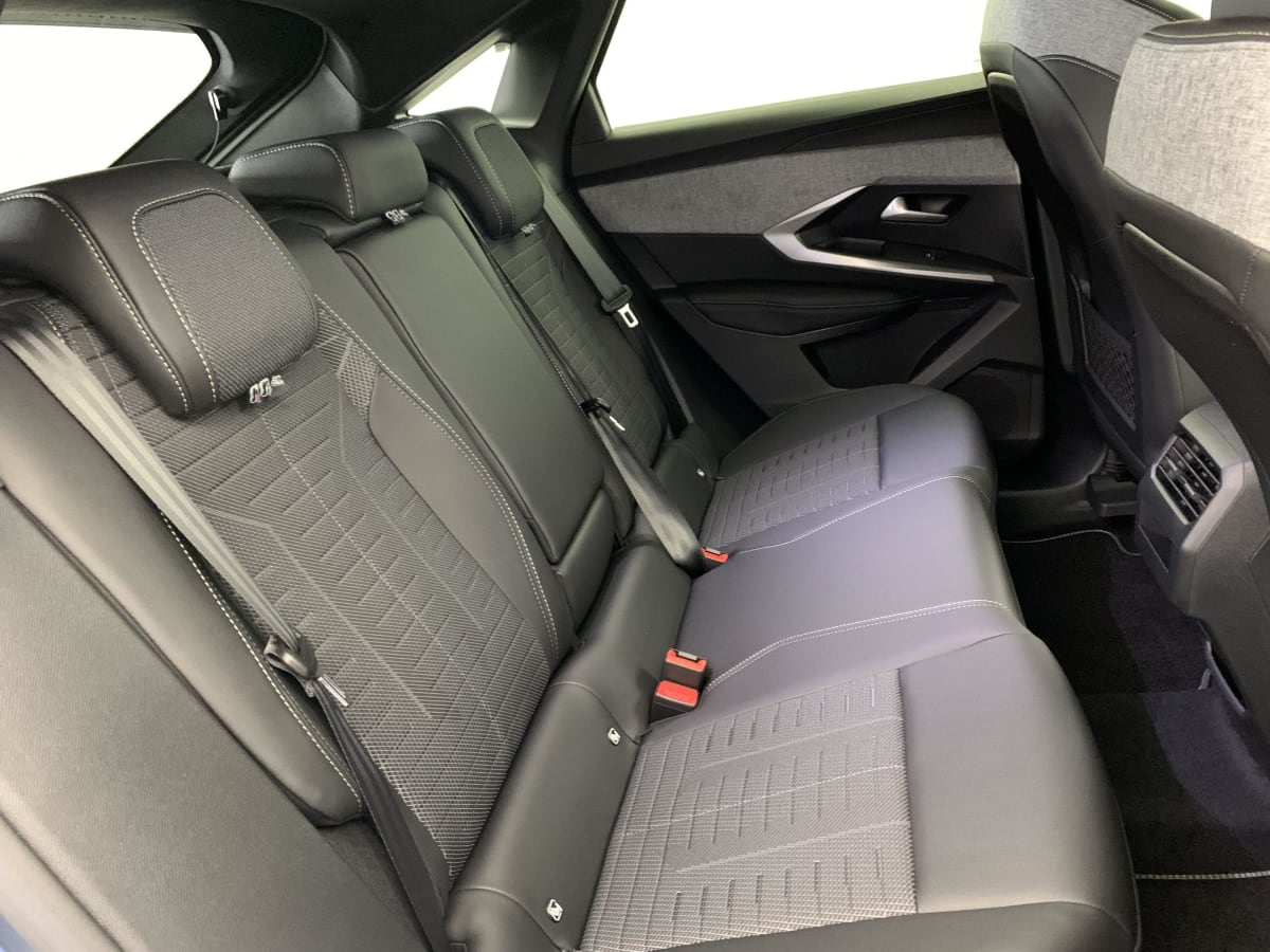 PEUGEOT 3008 Hybrid 145 e-DCS6 GT