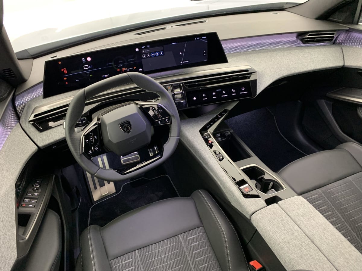 PEUGEOT 3008 Hybrid 145 e-DCS6 GT