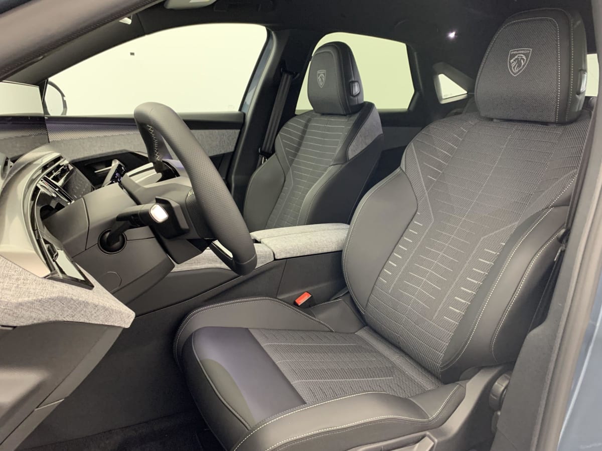 PEUGEOT 3008 Hybrid 145 e-DCS6 GT
