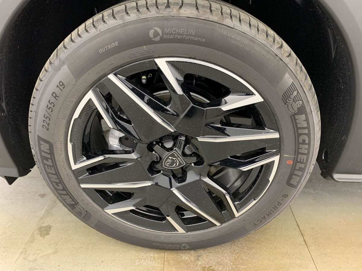 PEUGEOT 3008 Hybrid 145 e-DCS6 GT