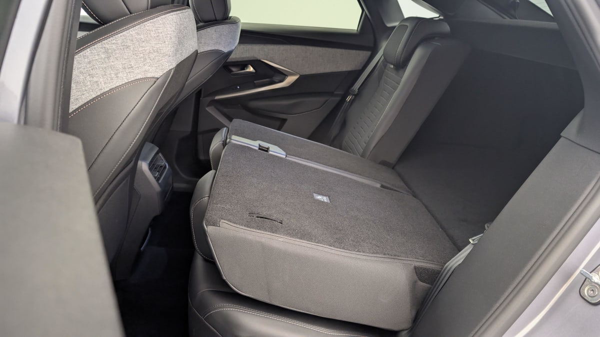 PEUGEOT 3008  HYBRID 136 E-DCS6 ALLURE