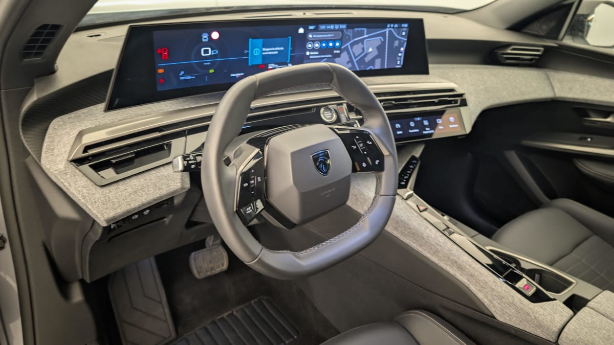 PEUGEOT 3008  HYBRID 136 E-DCS6 ALLURE