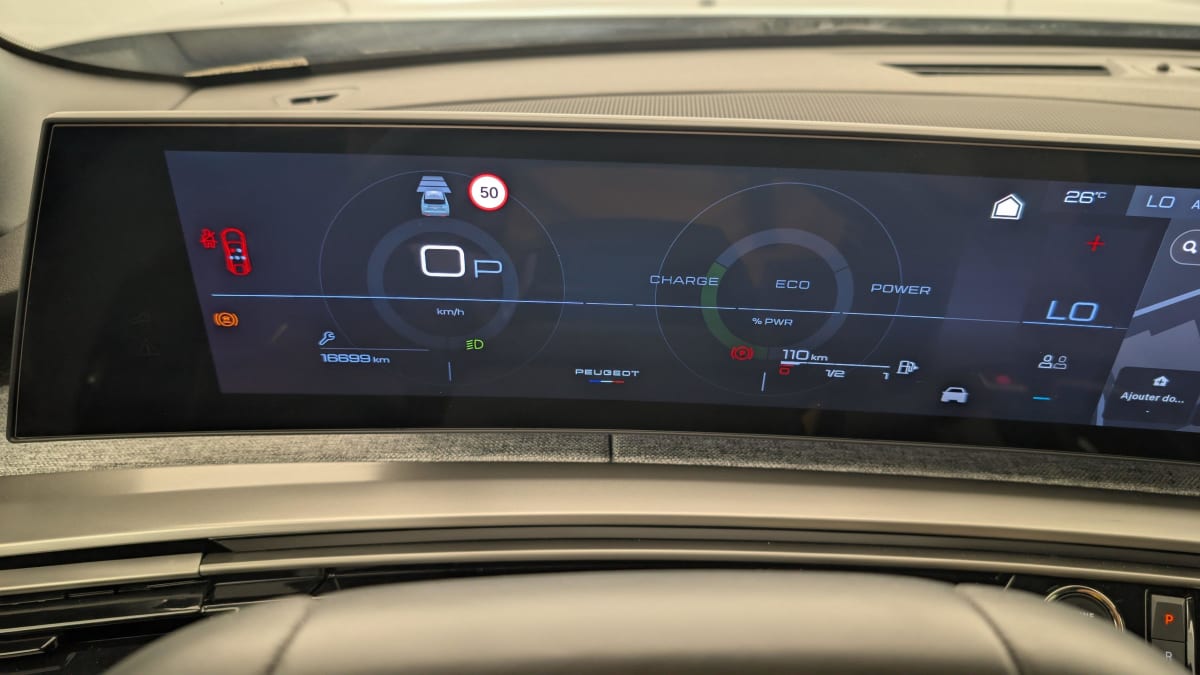 PEUGEOT 3008  HYBRID 136 E-DCS6 ALLURE