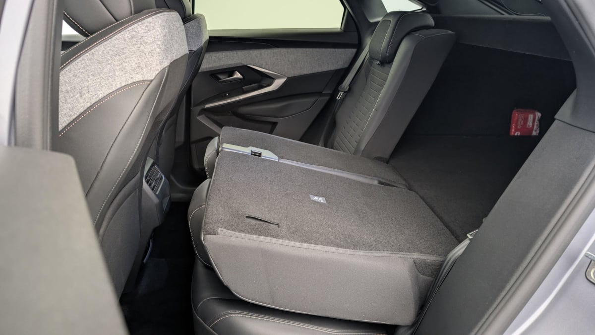 PEUGEOT 3008  HYBRID 136 E-DCS6 ALLURE