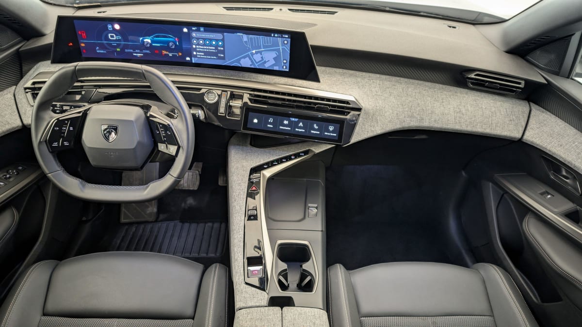 PEUGEOT 3008  HYBRID 136 E-DCS6 ALLURE