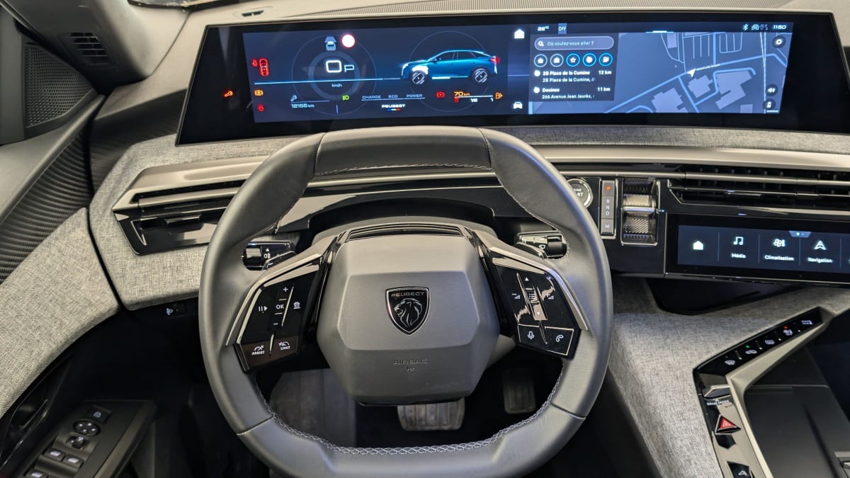 PEUGEOT 3008  HYBRID 136 E-DCS6 ALLURE
