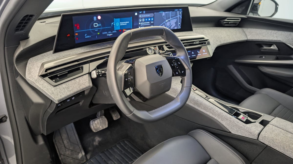 PEUGEOT 3008  HYBRID 136 E-DCS6 ALLURE